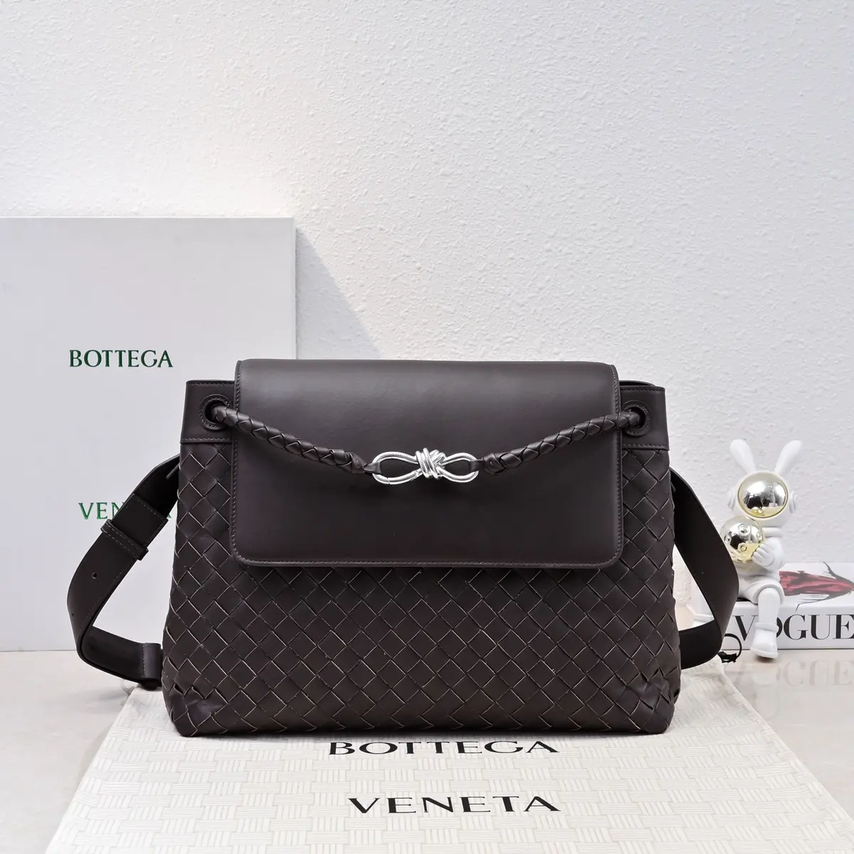 Bottega Veneta Style Leather Crossbody Bag Lookbook Reference image 1