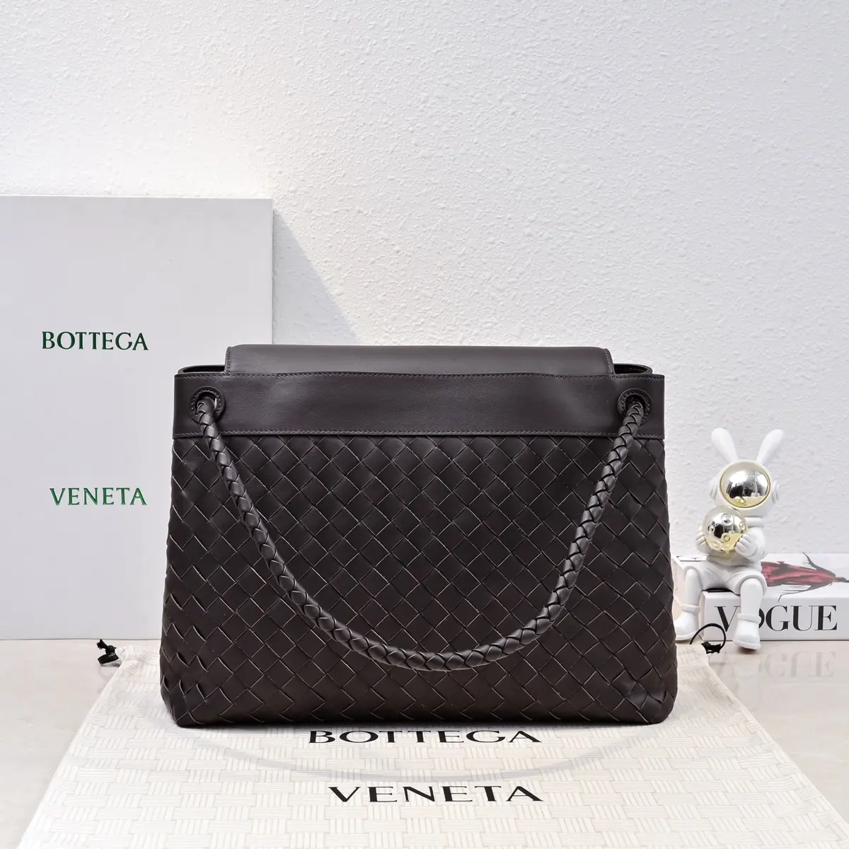 Bottega Veneta Style Leather Crossbody Bag Lookbook Reference image 3