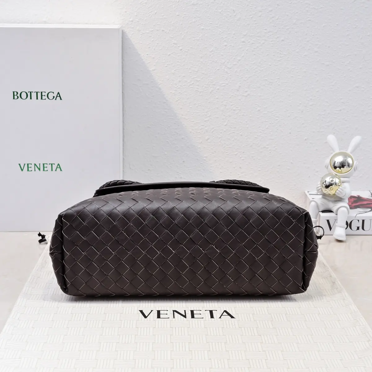 Bottega Veneta Style Leather Crossbody Bag Lookbook Reference image 4