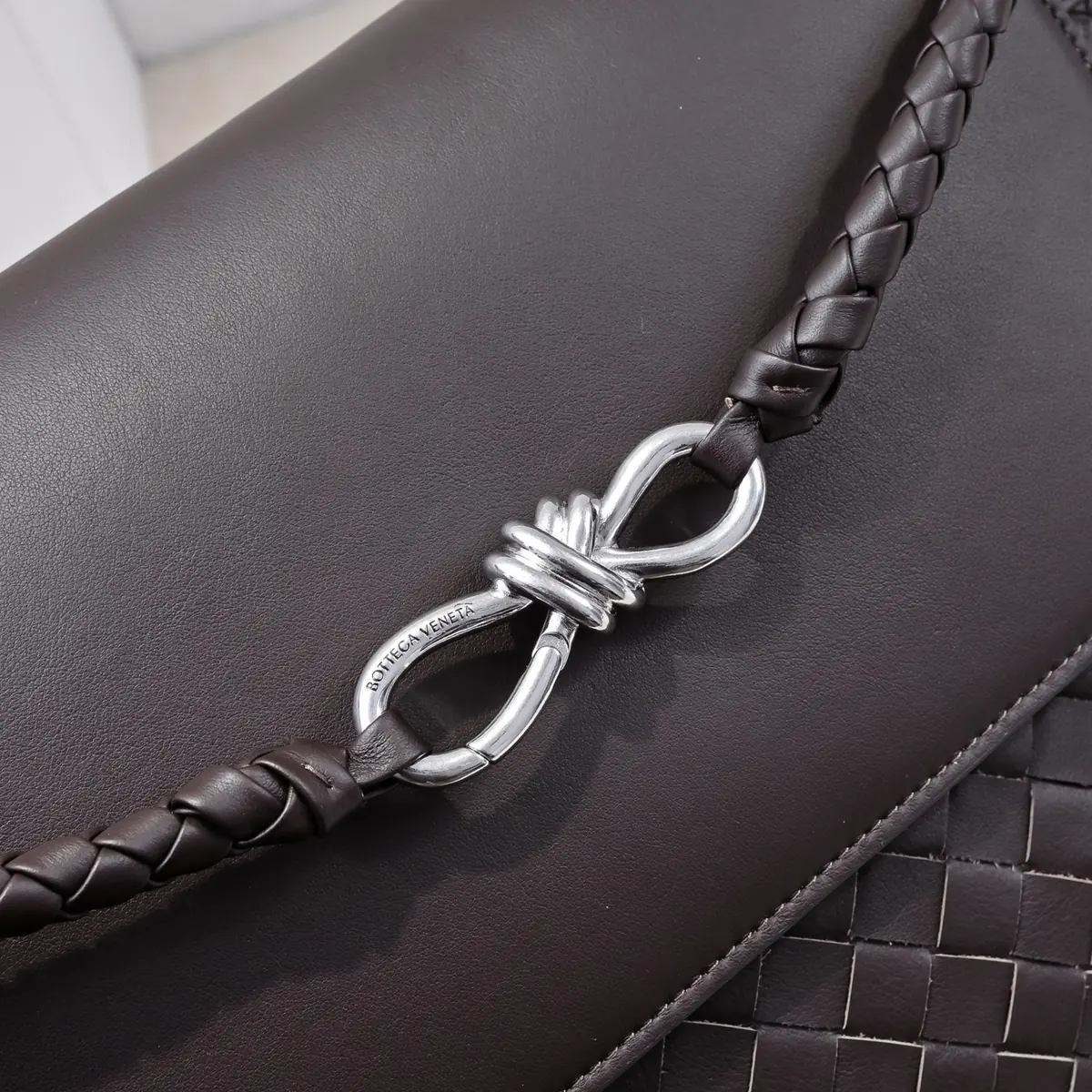 Bottega Veneta Style Leather Crossbody Bag Lookbook Reference image 5