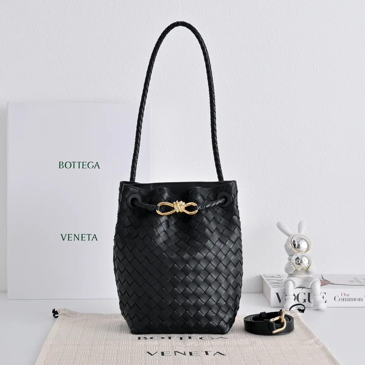Bottega Veneta Style Leather Crossbody Bag Lookbook Reference image 1