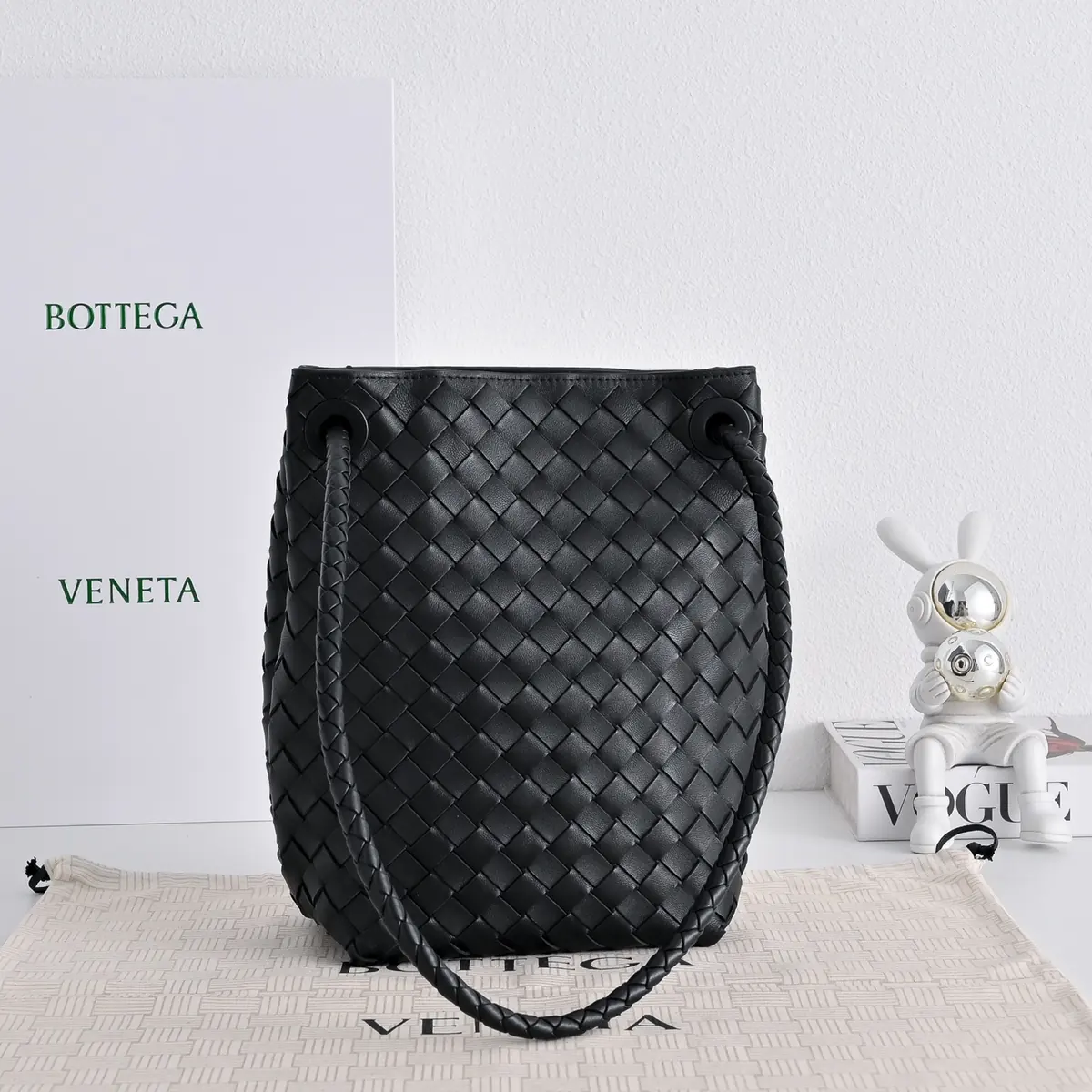 Bottega Veneta Style Leather Crossbody Bag Lookbook Reference image 2