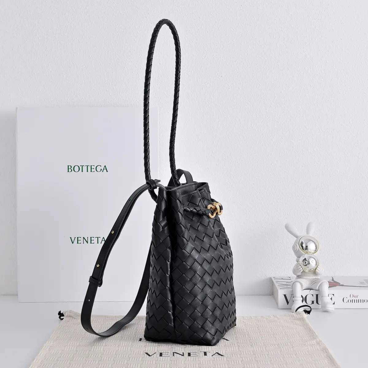 Bottega Veneta Style Leather Crossbody Bag Lookbook Reference image 3
