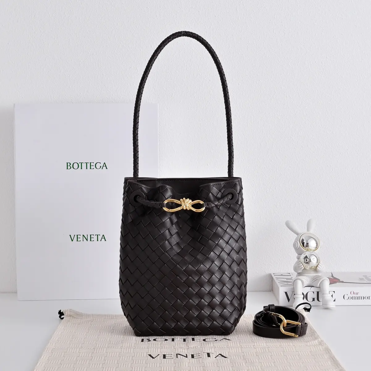 Bottega Veneta Style Leather Crossbody Bag Lookbook Reference image 1