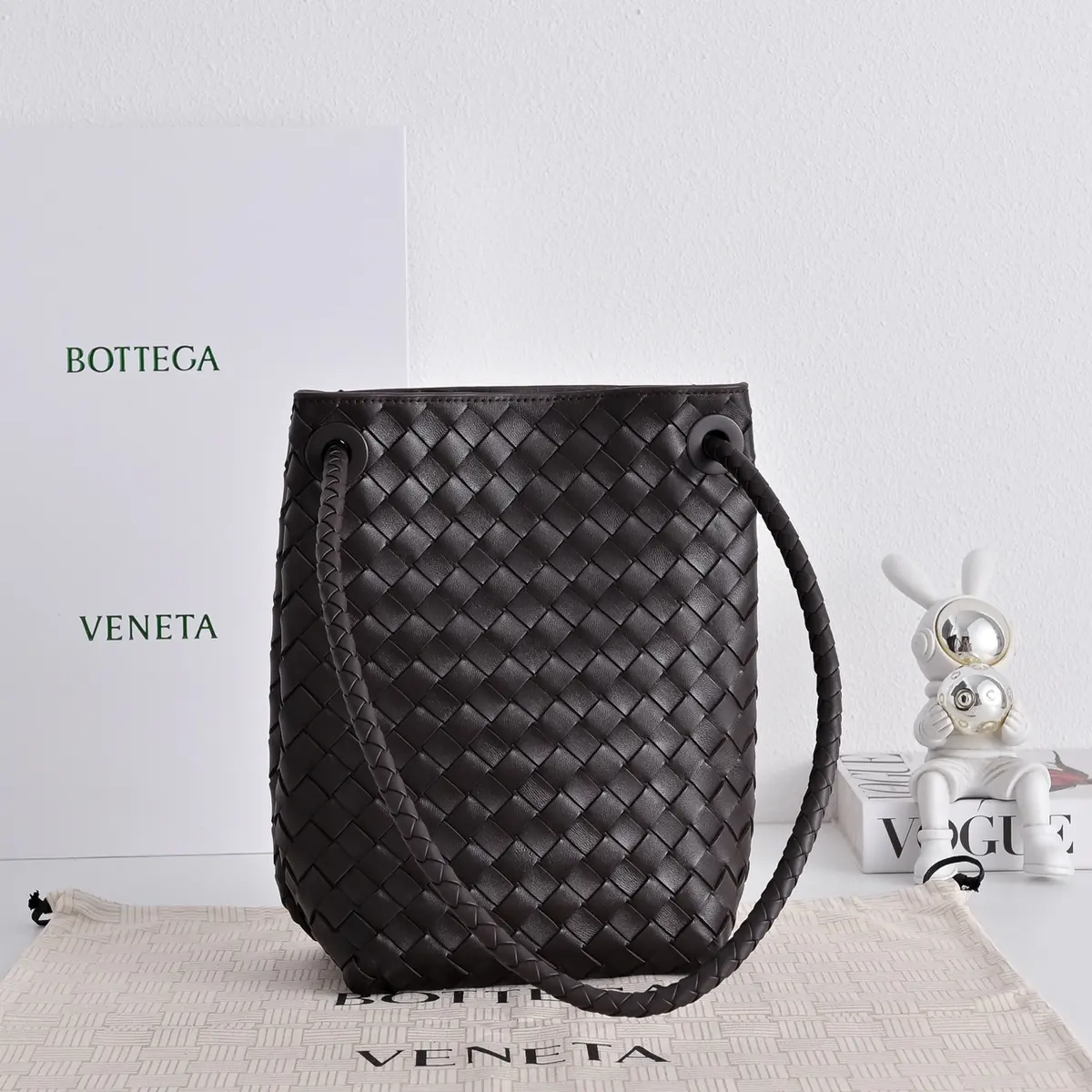 Bottega Veneta Style Leather Crossbody Bag Lookbook Reference image 2