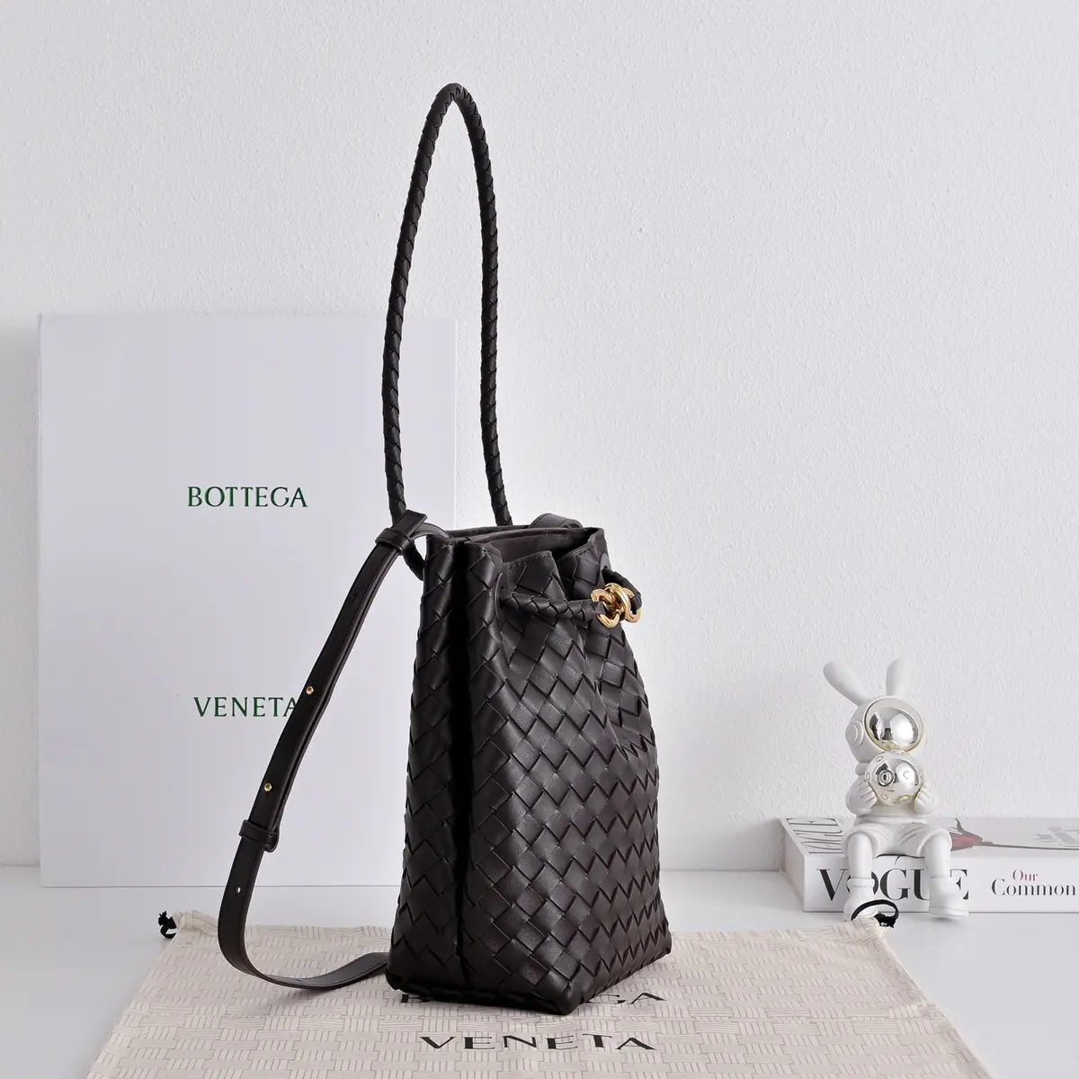 Bottega Veneta Style Leather Crossbody Bag Lookbook Reference image 3