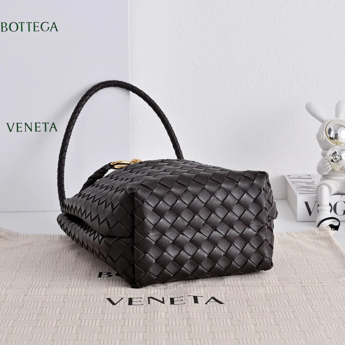Bottega Veneta Style Leather Crossbody Bag Lookbook Reference image 4
