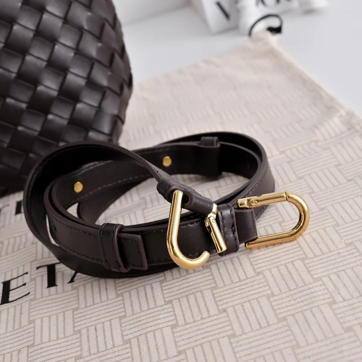 Bottega Veneta Style Leather Crossbody Bag Lookbook Reference image 5