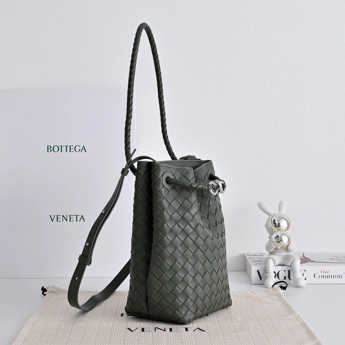 Bottega Veneta Style Leather Crossbody Bag Lookbook Reference image 3