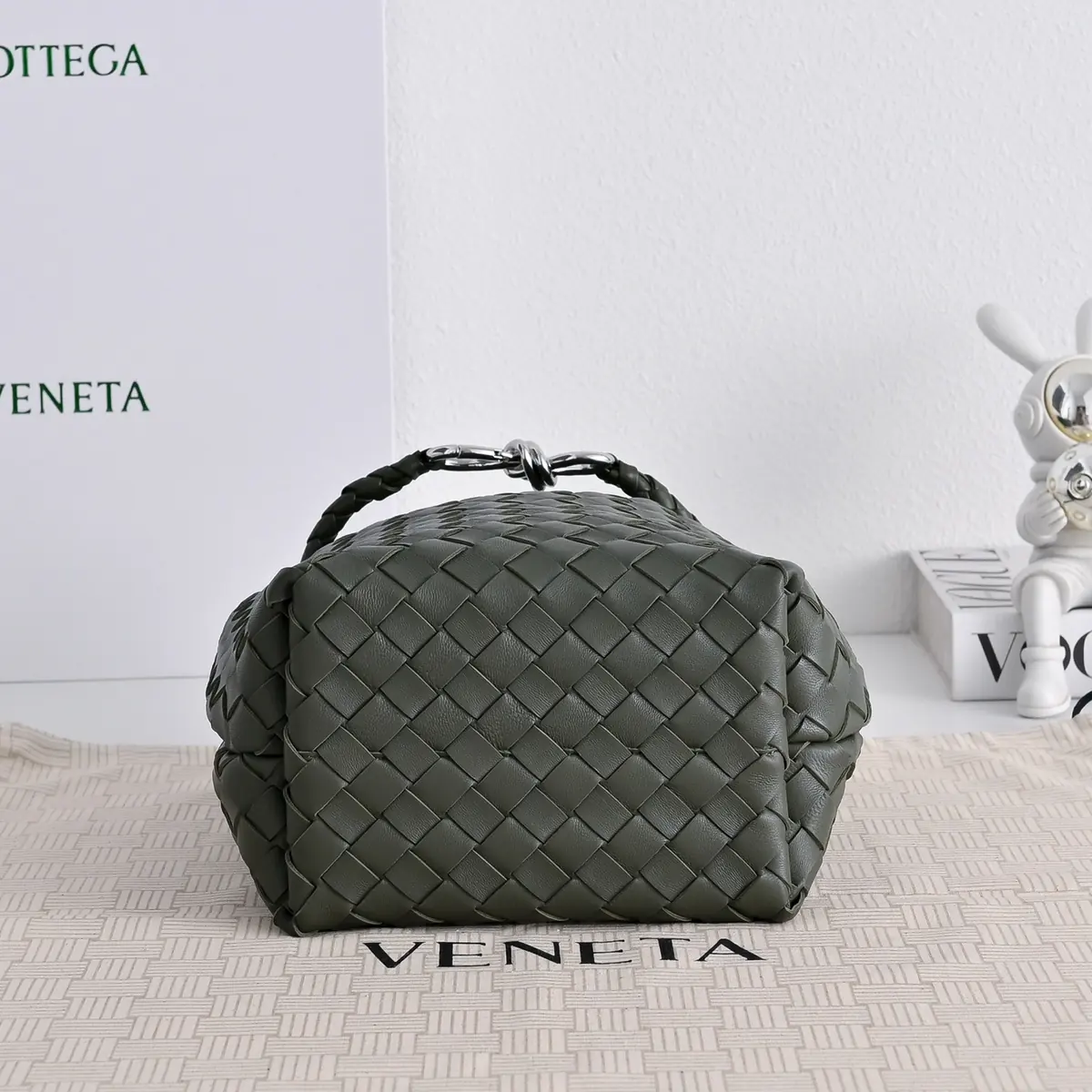 Bottega Veneta Style Leather Crossbody Bag Lookbook Reference image 4
