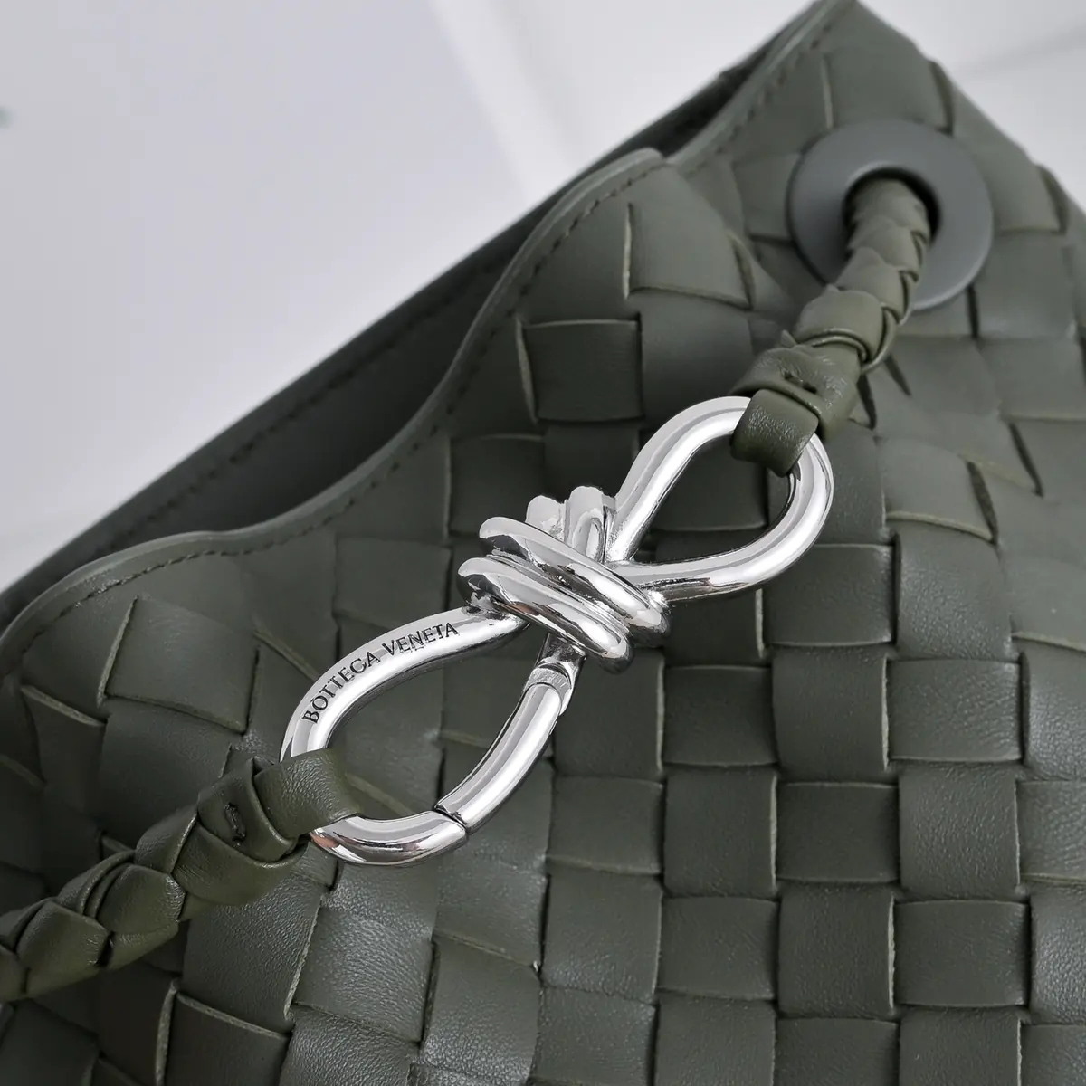 Bottega Veneta Style Leather Crossbody Bag Lookbook Reference image 6