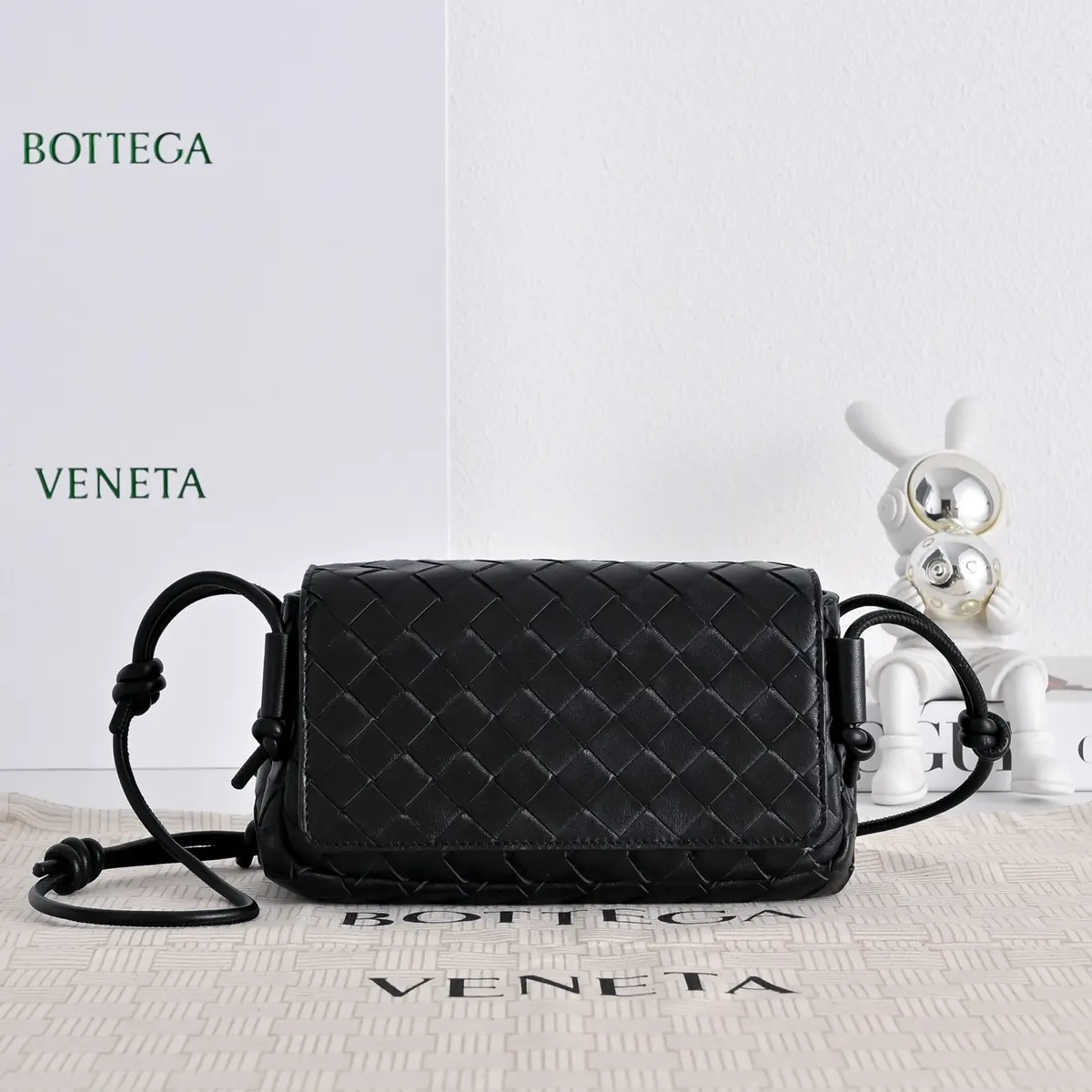 Bottega Veneta Style Leather Crossbody Bag Lookbook Reference image 1