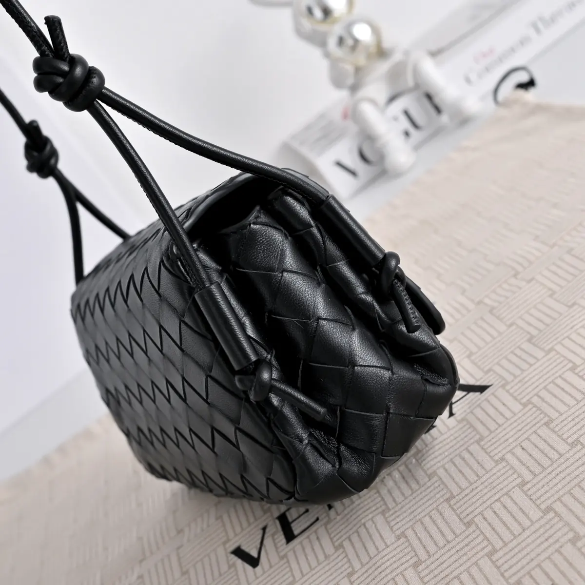 Bottega Veneta Style Leather Crossbody Bag Lookbook Reference image 4
