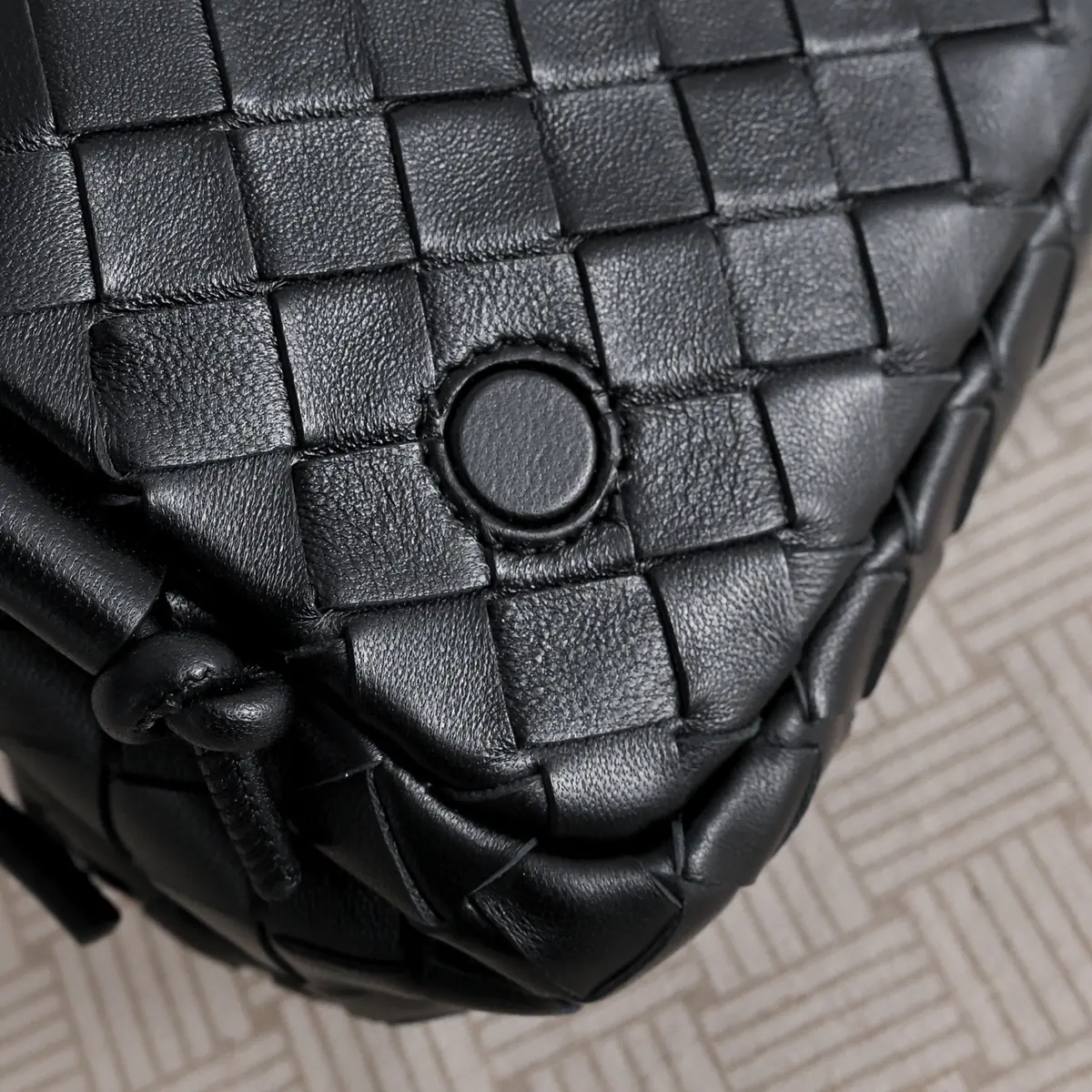 Bottega Veneta Style Leather Crossbody Bag Lookbook Reference image 6