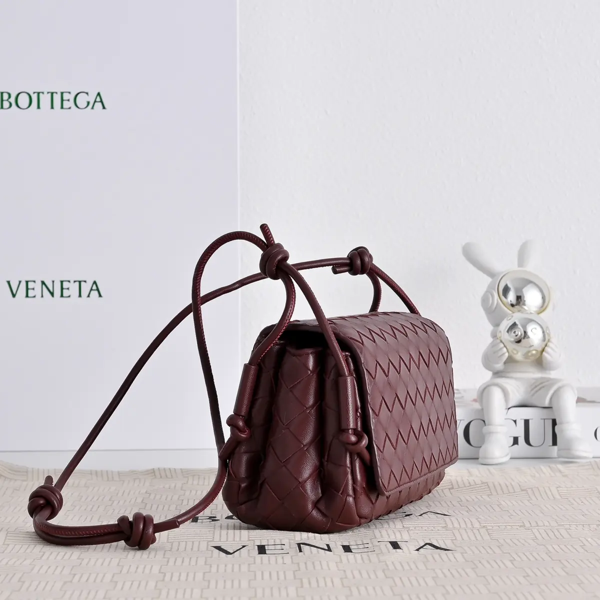 Bottega Veneta Style Leather Crossbody Bag Lookbook Reference image 2