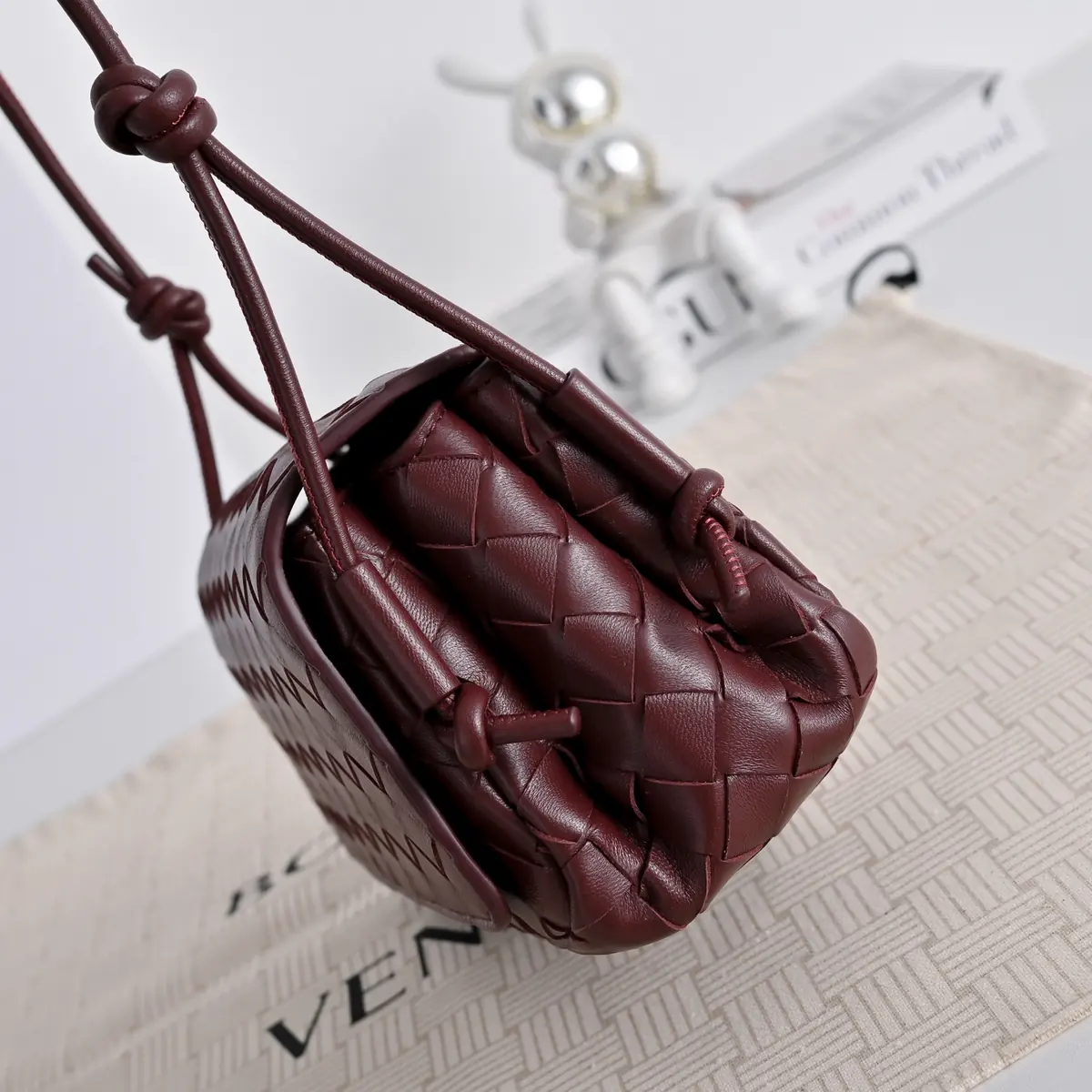 Bottega Veneta Style Leather Crossbody Bag Lookbook Reference image 4