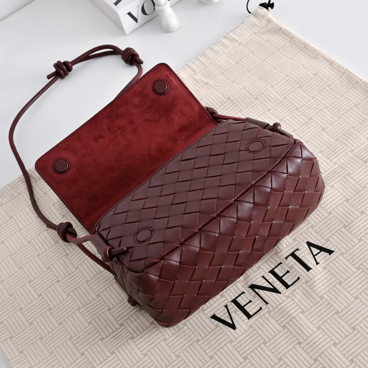 Bottega Veneta Style Leather Crossbody Bag Lookbook Reference image 5