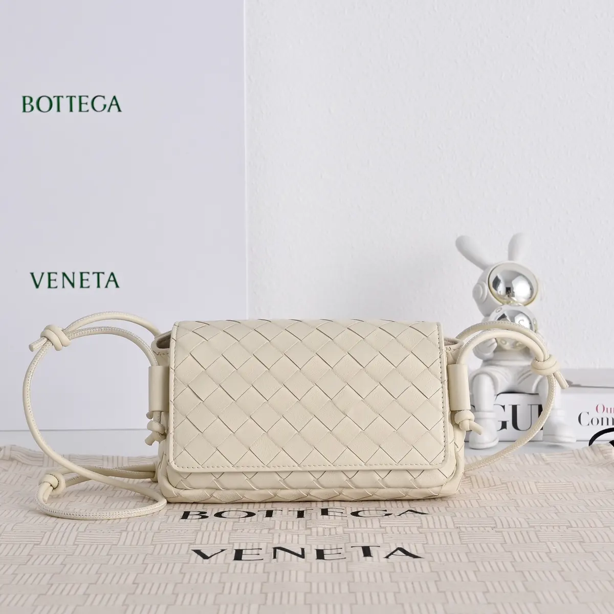 Bottega Veneta Style Leather Crossbody Bag Lookbook Reference image 1