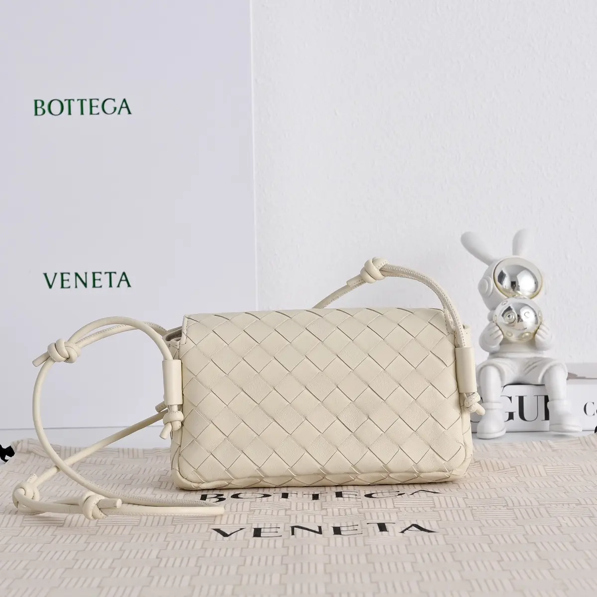 Bottega Veneta Style Leather Crossbody Bag Lookbook Reference image 3