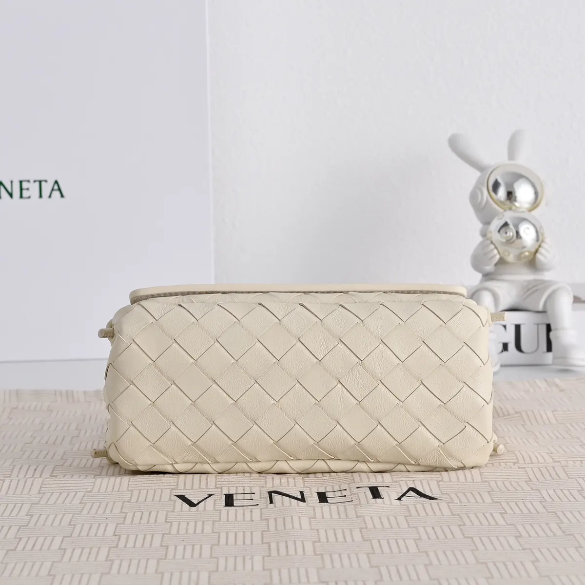 Bottega Veneta Style Leather Crossbody Bag Lookbook Reference image 5