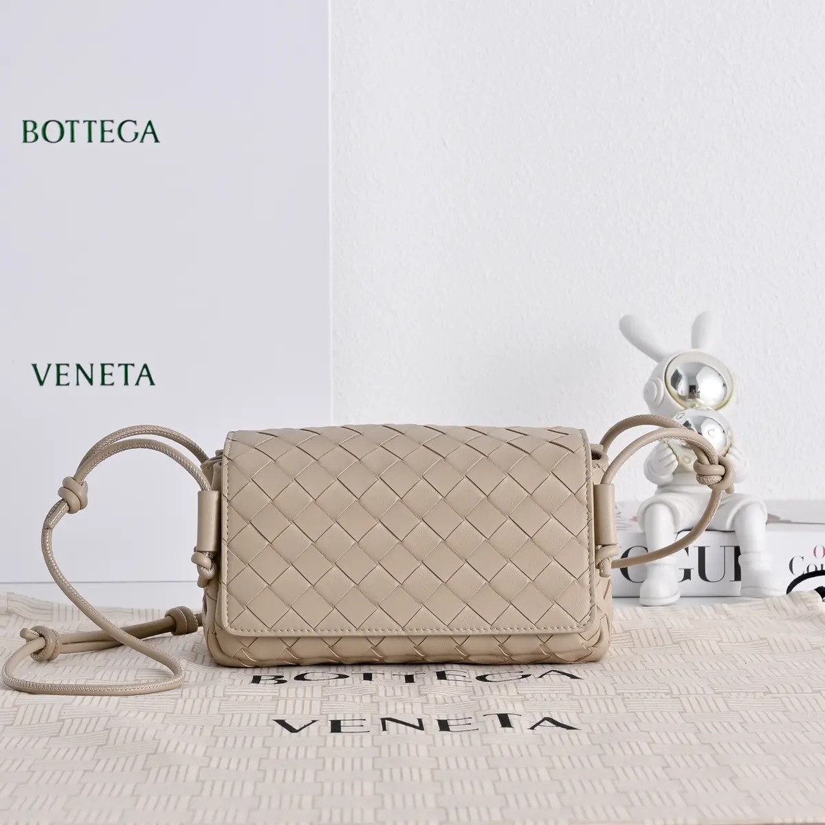 Bottega Veneta Style Leather Crossbody Bag Lookbook Reference image 1