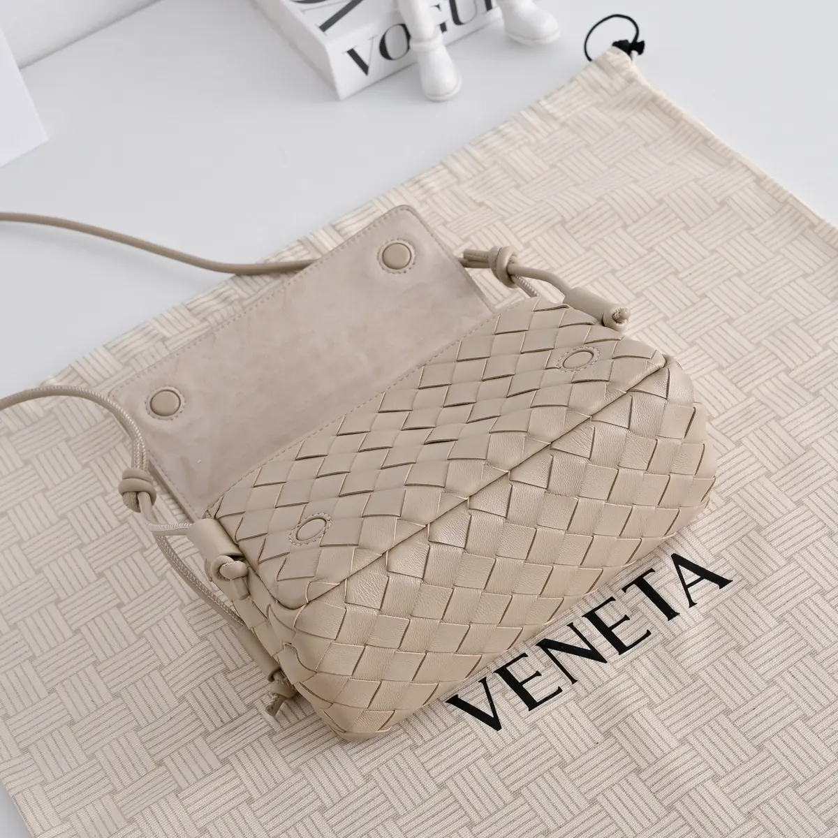 Bottega Veneta Style Leather Crossbody Bag Lookbook Reference image 5