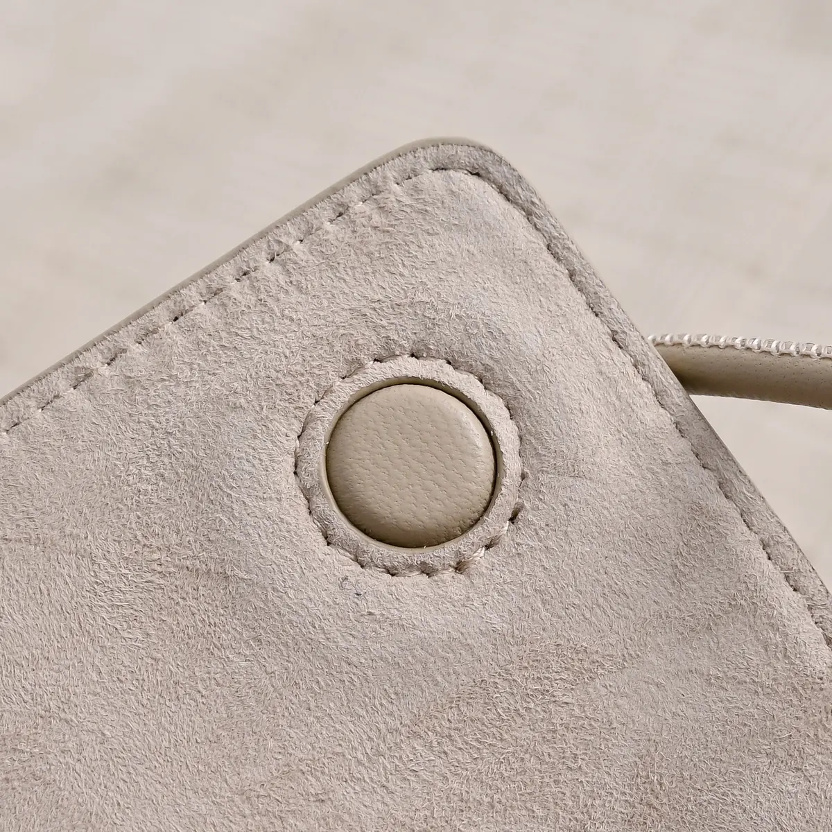 Bottega Veneta Style Leather Crossbody Bag Lookbook Reference image 6