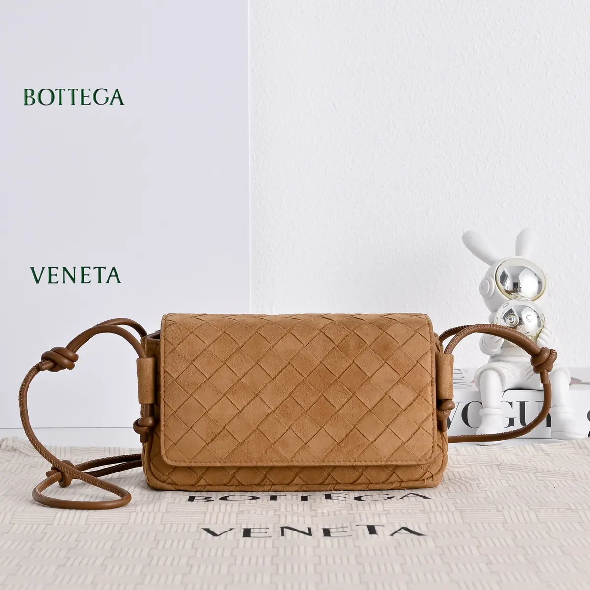 Bottega Veneta Style Leather Crossbody Bag Lookbook Reference image 1