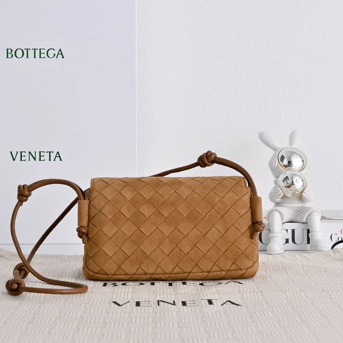 Bottega Veneta Style Leather Crossbody Bag Lookbook Reference image 3