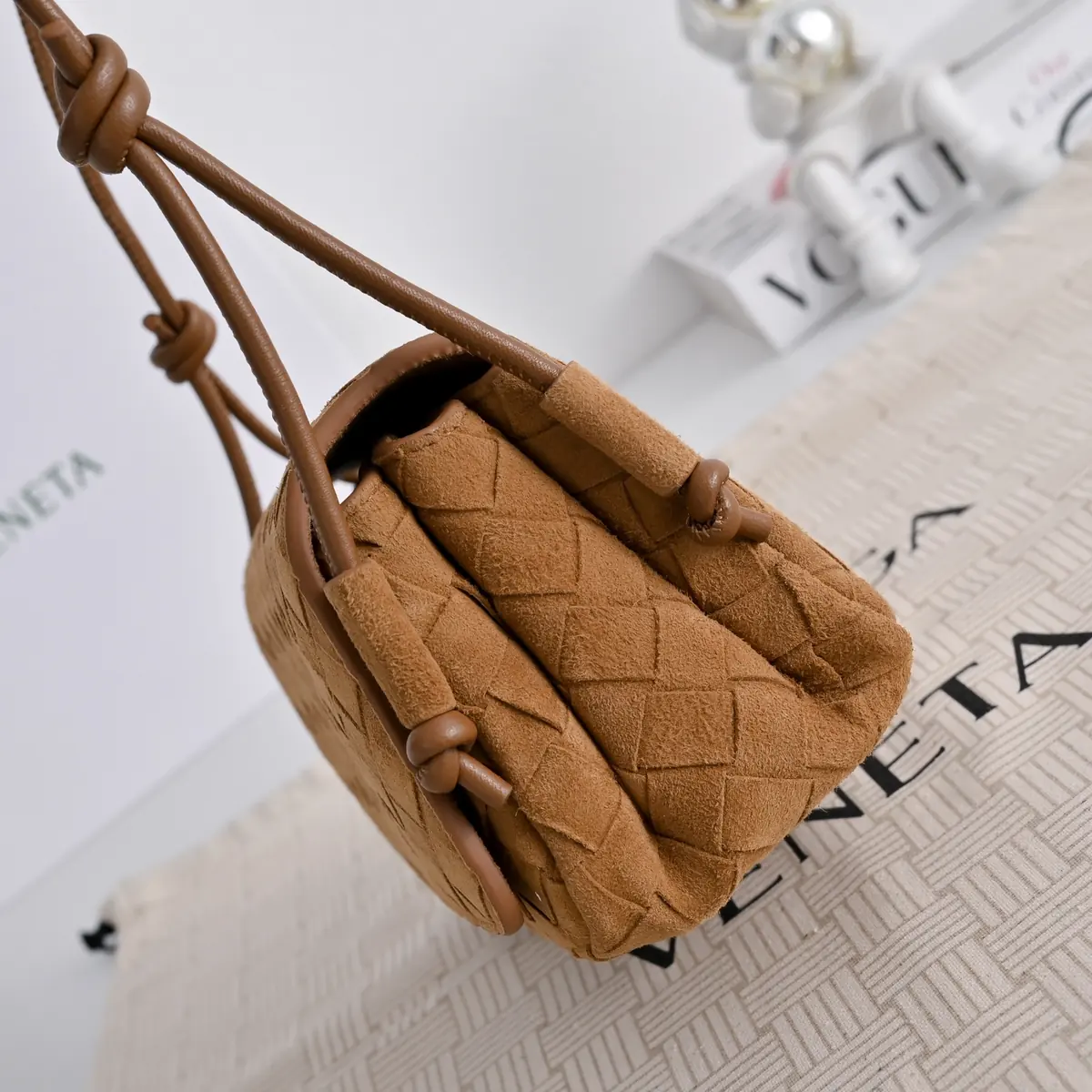Bottega Veneta Style Leather Crossbody Bag Lookbook Reference image 5