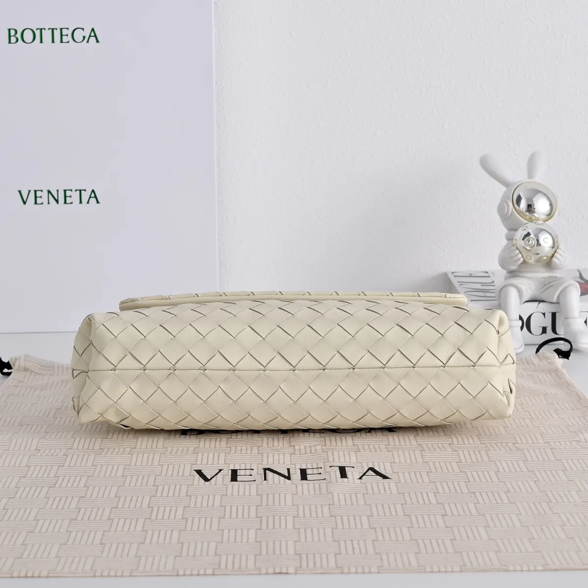 Bottega Veneta Style Leather Crossbody Bag Lookbook Reference image 4