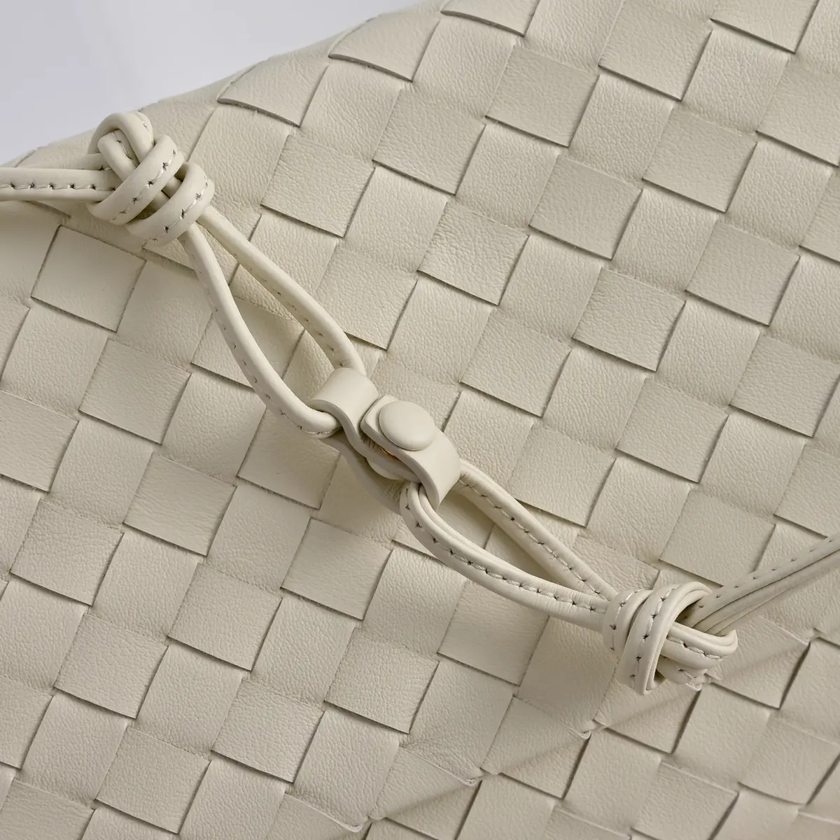 Bottega Veneta Style Leather Crossbody Bag Lookbook Reference image 5