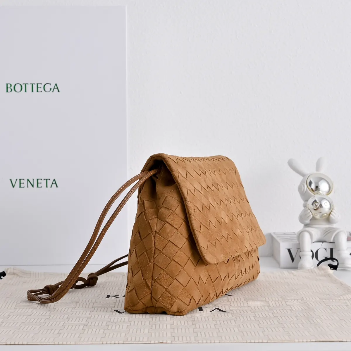 Bottega Veneta Style Leather Crossbody Bag Lookbook Reference image 2