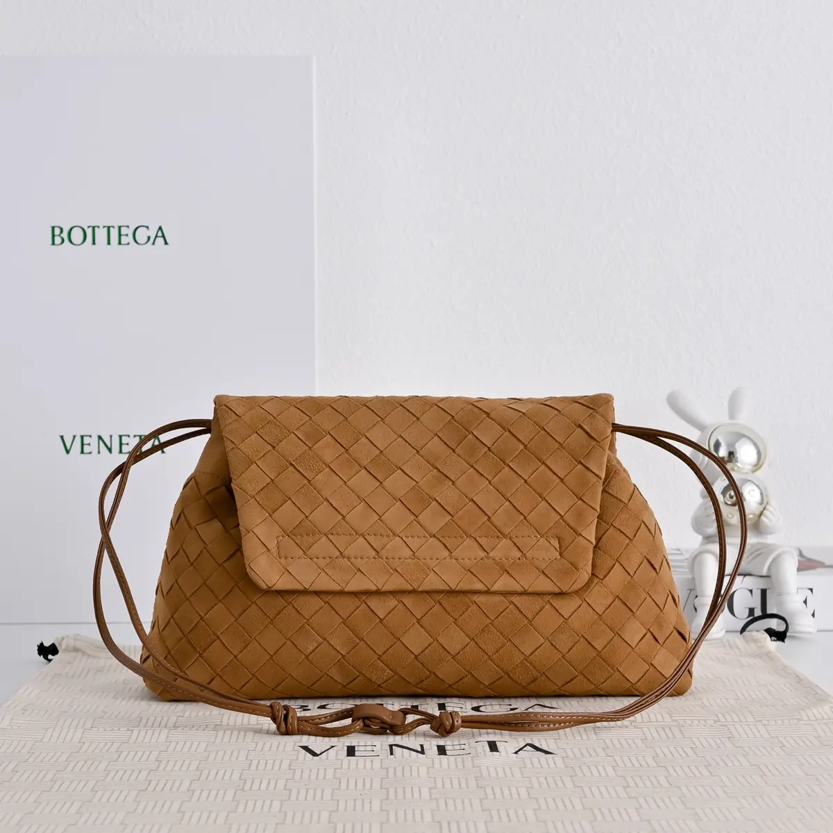 Bottega Veneta Style Leather Crossbody Bag Lookbook Reference image 3