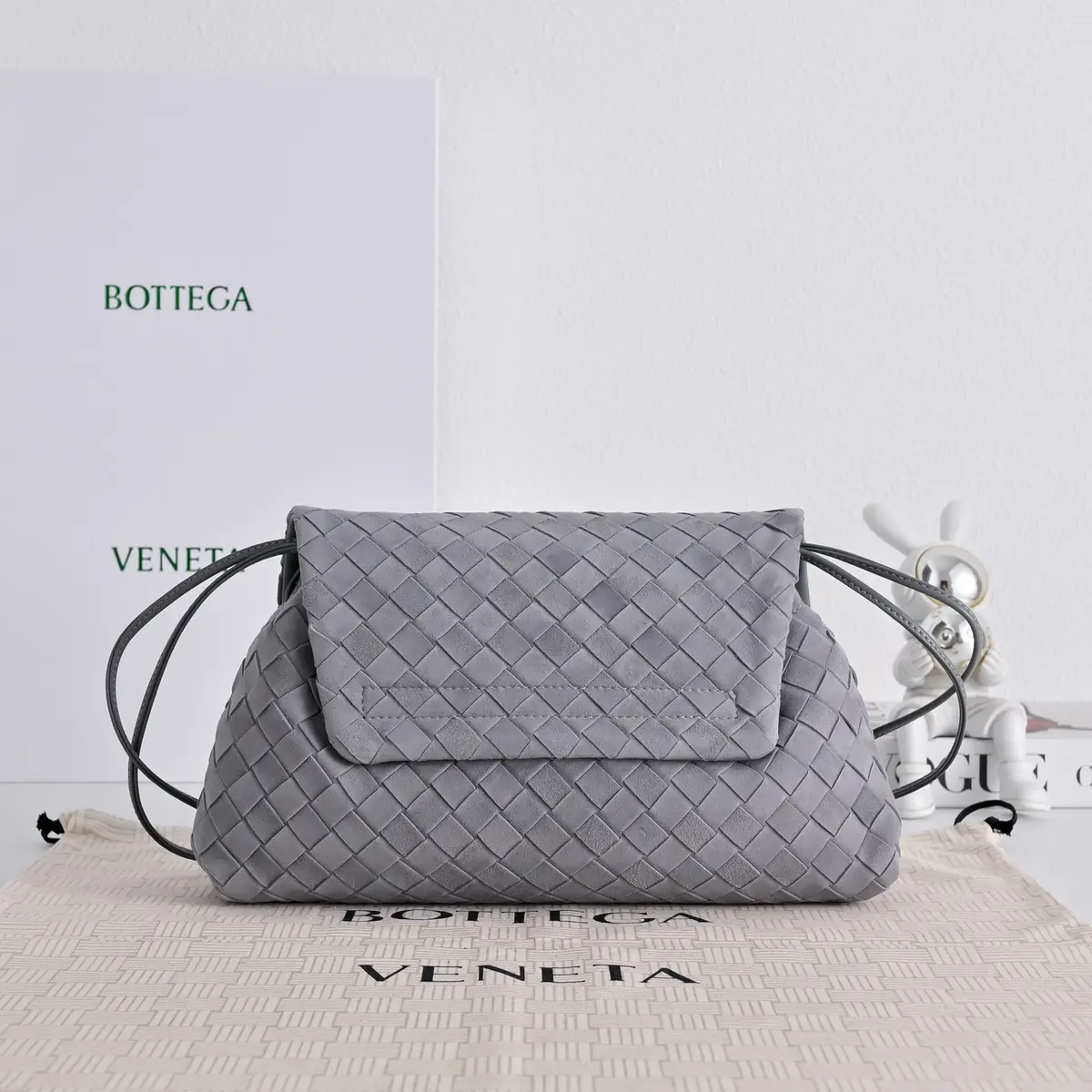 Bottega Veneta Style Leather Crossbody Bag Lookbook Reference image 3