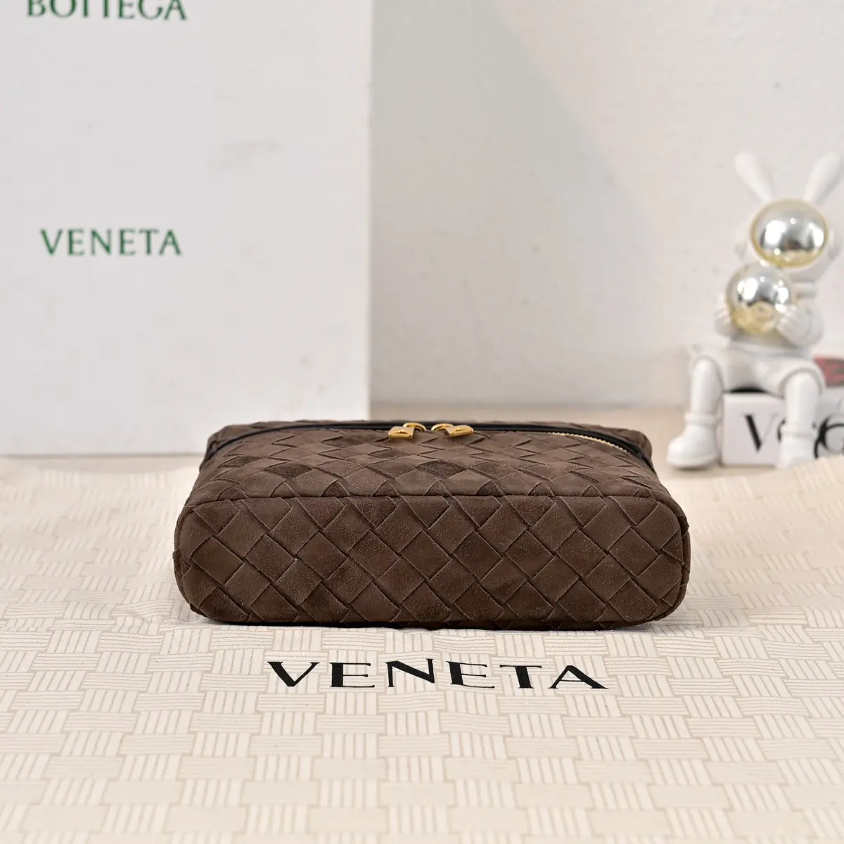 Bottega Veneta Style Leather Crossbody Bag Lookbook Reference image 3