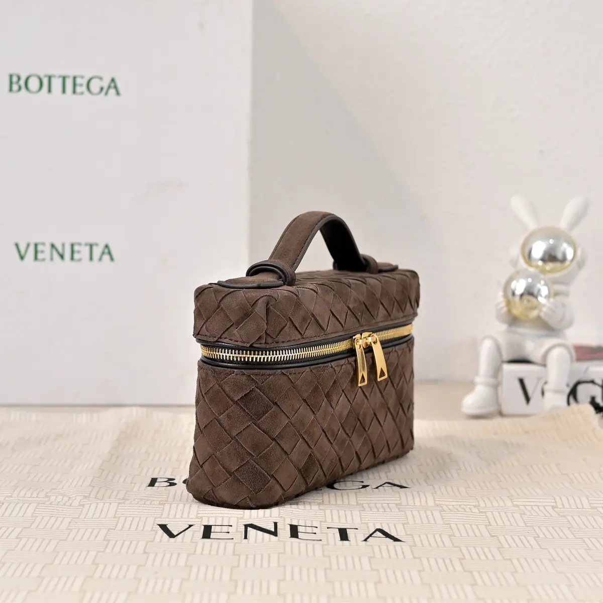 Bottega Veneta Style Leather Crossbody Bag Lookbook Reference image 4