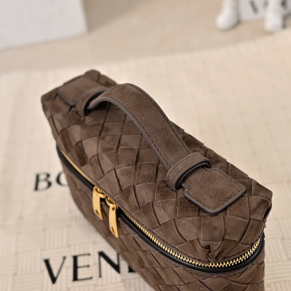 Bottega Veneta Style Leather Crossbody Bag Lookbook Reference image 5