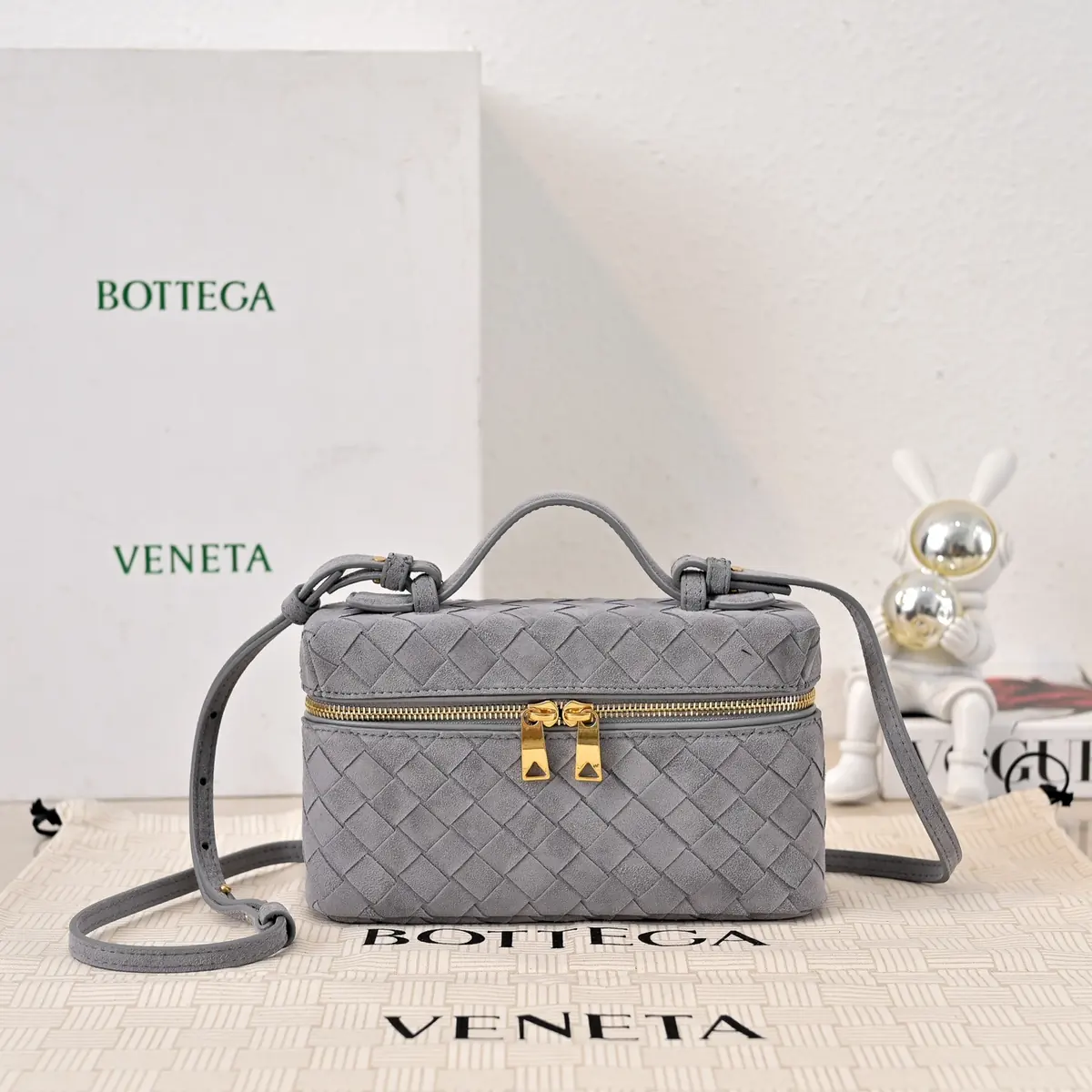Bottega Veneta Style Leather Crossbody Bag Lookbook Reference image 1