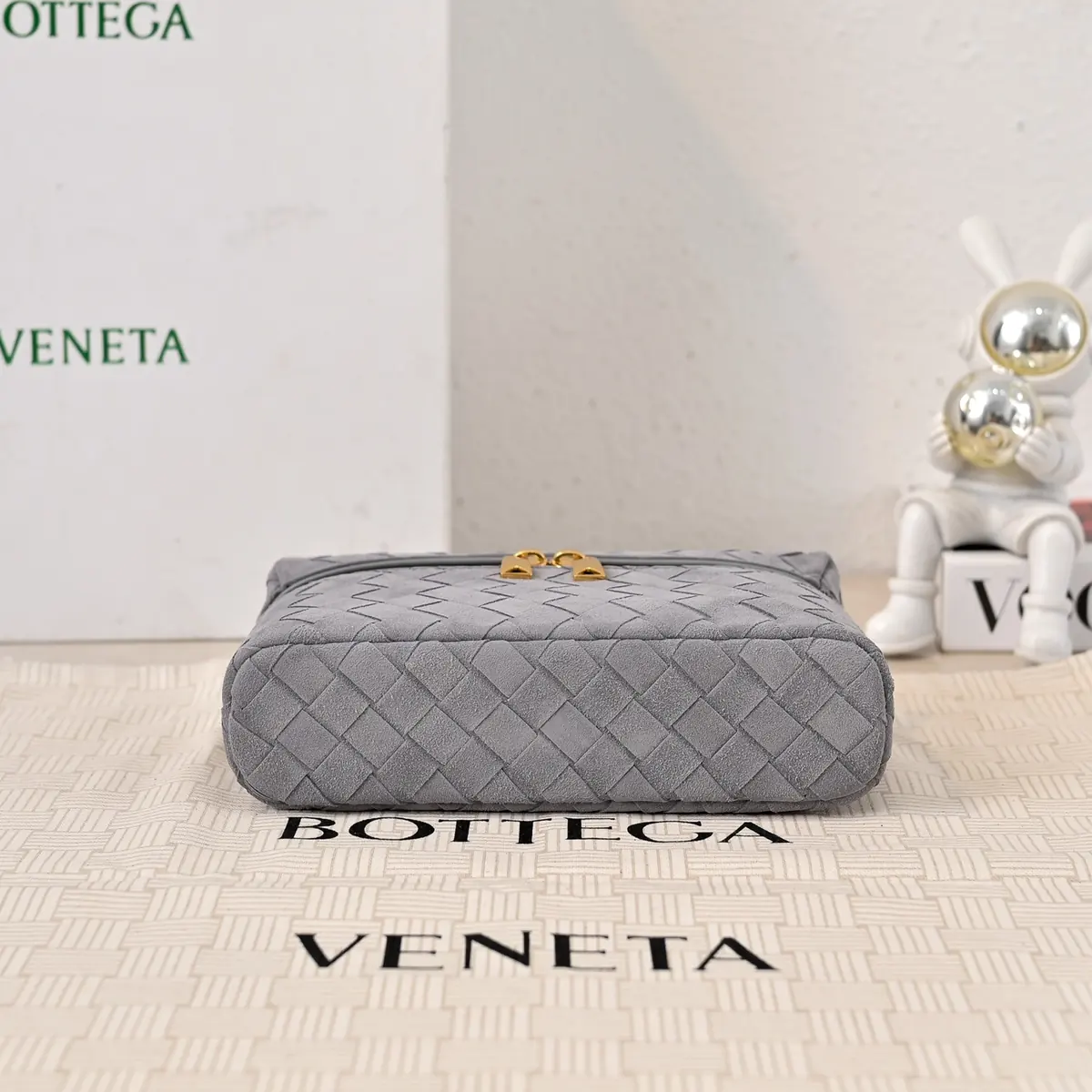 Bottega Veneta Style Leather Crossbody Bag Lookbook Reference image 3