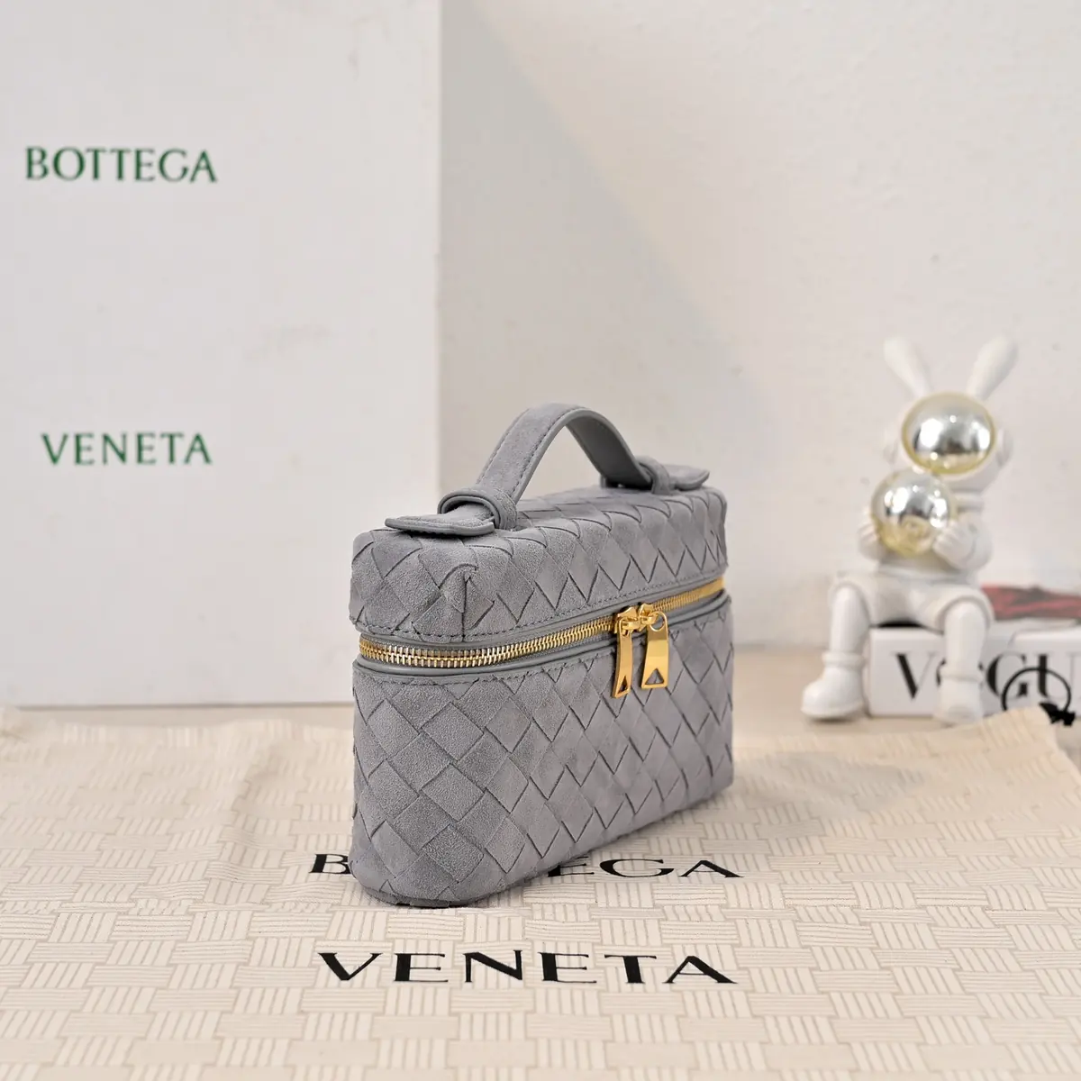 Bottega Veneta Style Leather Crossbody Bag Lookbook Reference image 4