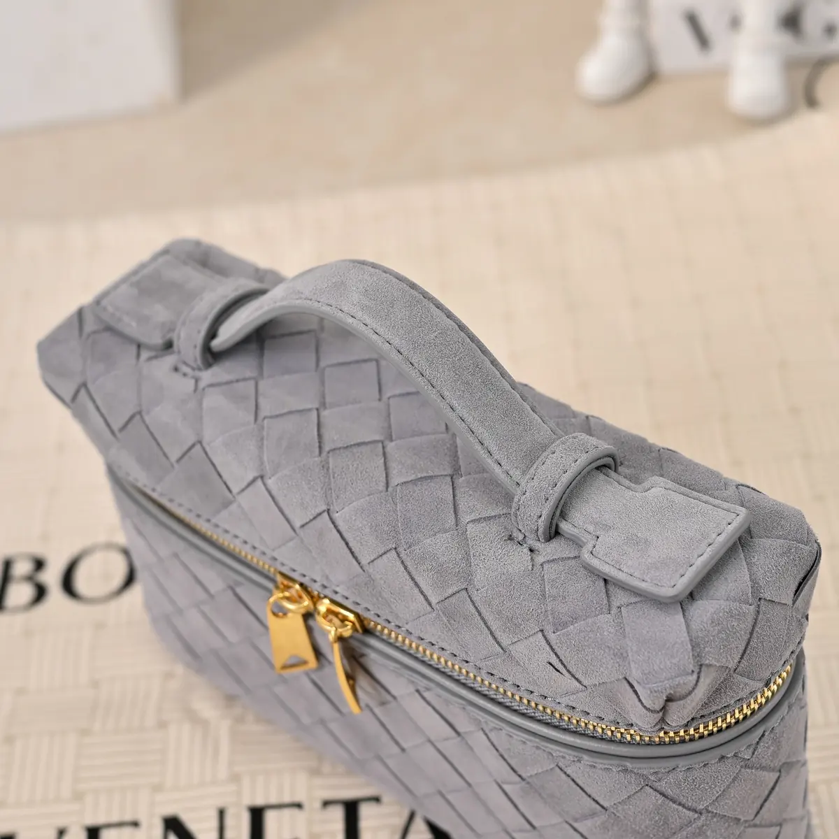 Bottega Veneta Style Leather Crossbody Bag Lookbook Reference image 5