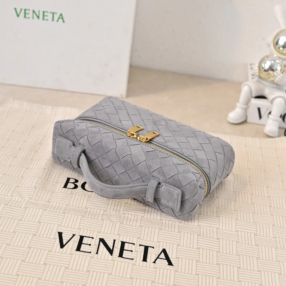 Bottega Veneta Style Leather Crossbody Bag Lookbook Reference image 6