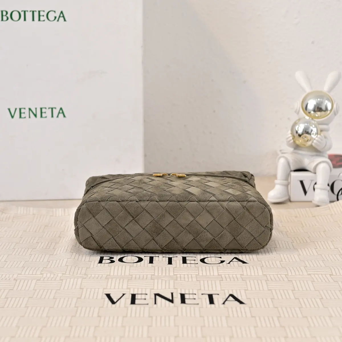 Bottega Veneta Style Leather Crossbody Bag Lookbook Reference image 3