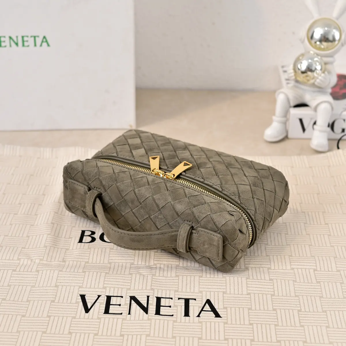 Bottega Veneta Style Leather Crossbody Bag Lookbook Reference image 6