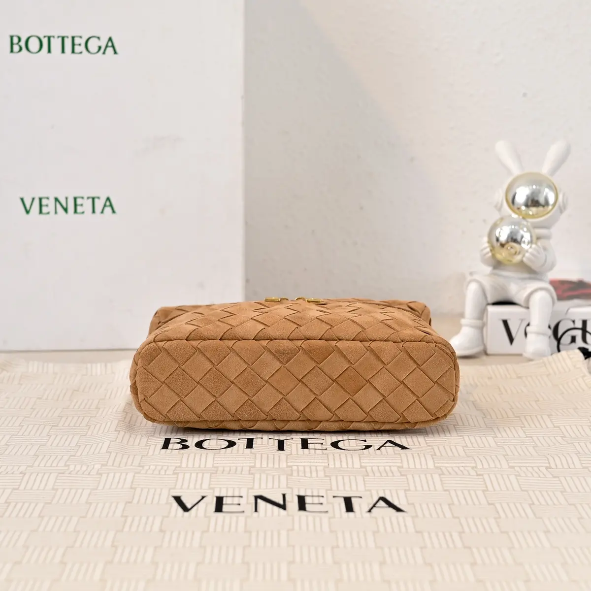 Bottega Veneta Style Leather Crossbody Bag Lookbook Reference image 3