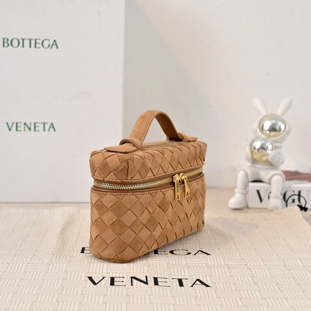 Bottega Veneta Style Leather Crossbody Bag Lookbook Reference image 5