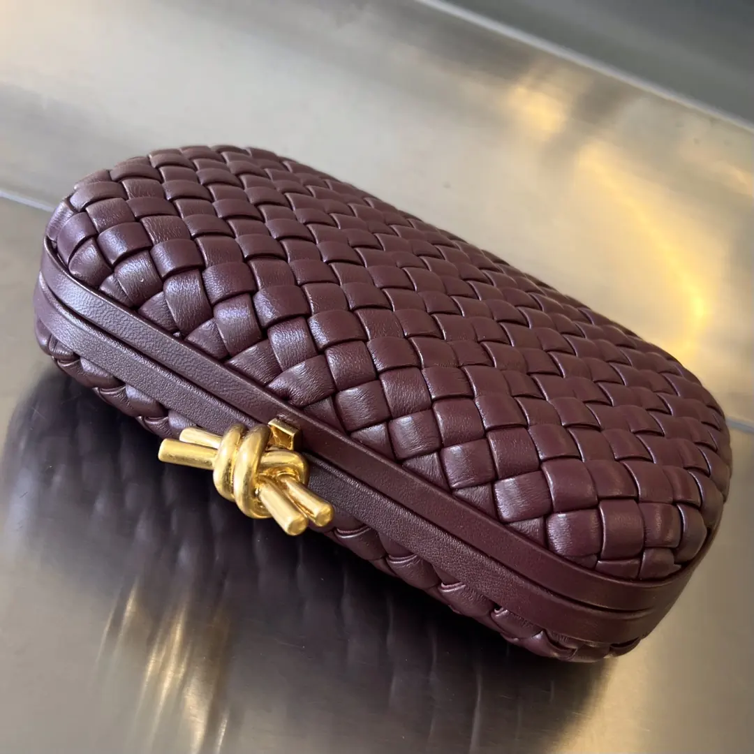 Bottega Veneta Style Leather Shoulder Bag Lookbook Reference image 4