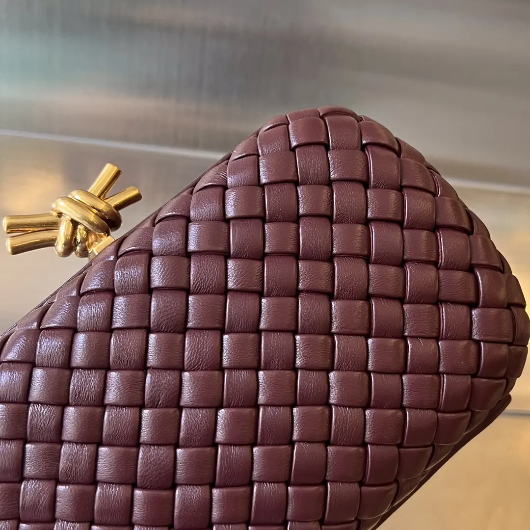 Bottega Veneta Style Leather Shoulder Bag Lookbook Reference image 5