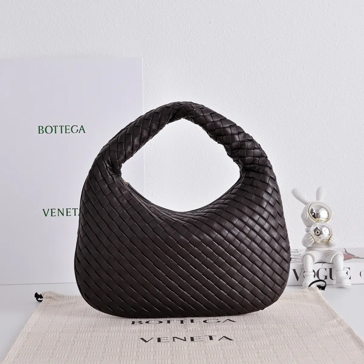 Bottega Veneta Style Leather Shoulder Bag Lookbook Reference image 1